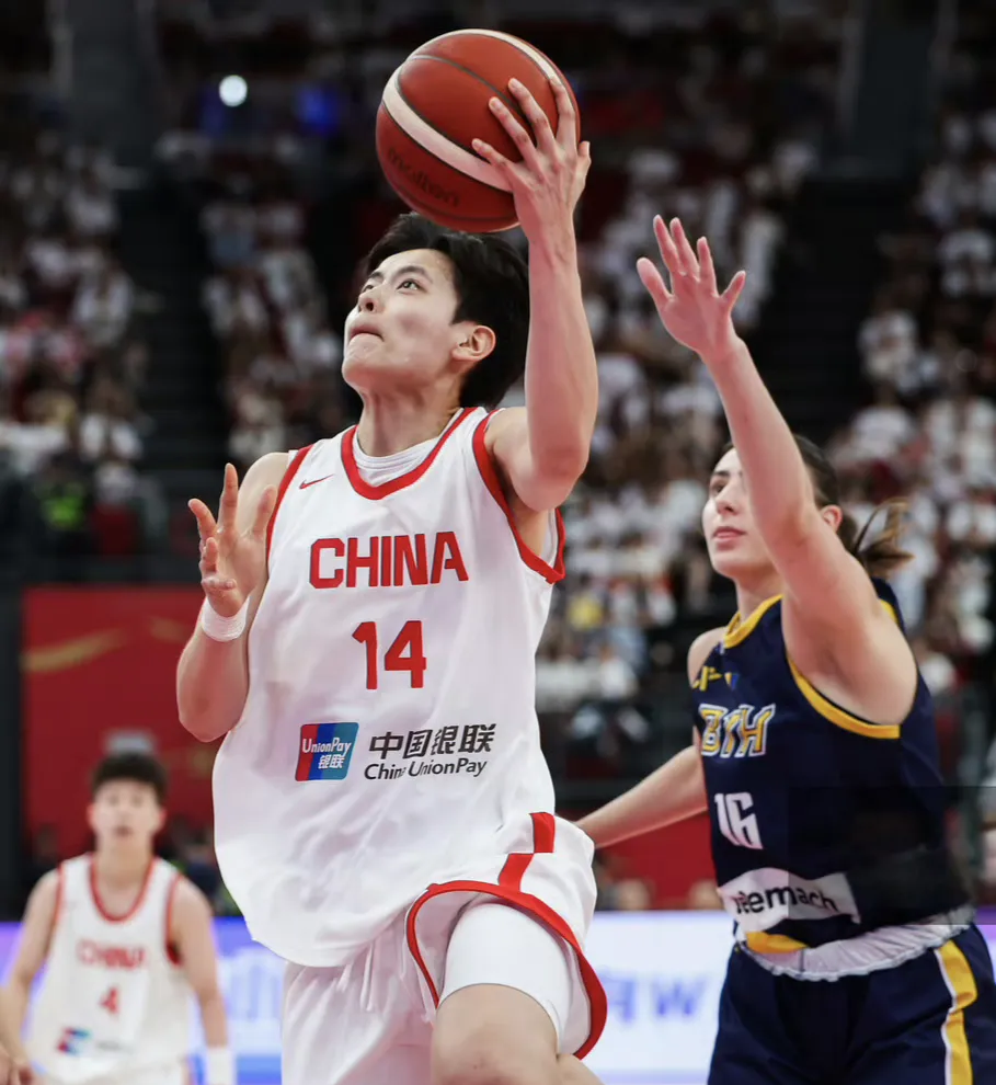 包含清晨全明星赛焦点战,山东男篮战术微调,赛场秩序良好,临场指挥获称赞的词条 包含清晨全明星赛焦点战,山东男篮战术微调,赛场秩序良好,临场指挥获称赞的词条